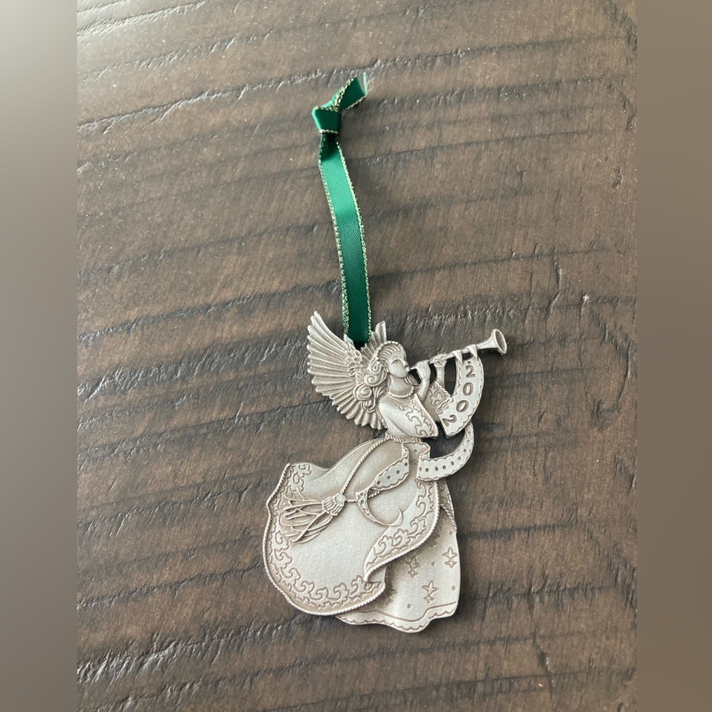 Vintage AVON 2002 Fine collectibles season of peace pewter angel ornament.